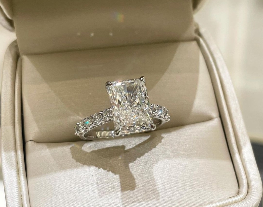 27 Unique Engagement Rings That Will Make Her Happy